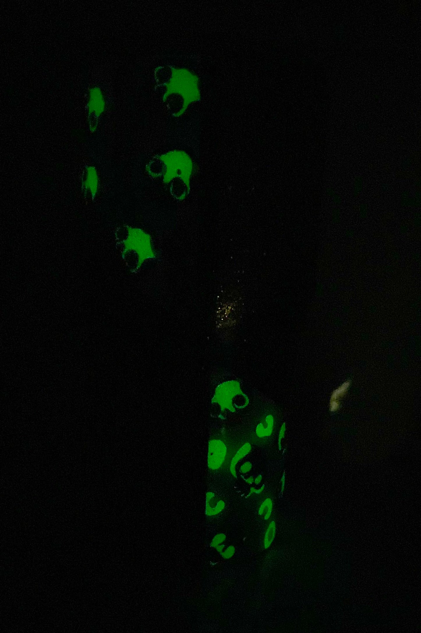 Glow-in-the Dark Halloween Skulls Glitter Tumbler